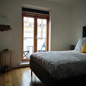 beautiful-central-townhouse-w-parking-for-2-cars.brighton-hotels-england.com/